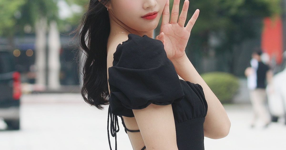 Red Velvet's Joy Goes Viral For Turning Her Walk To Work Into A Whole  Photoshoot - Koreaboo