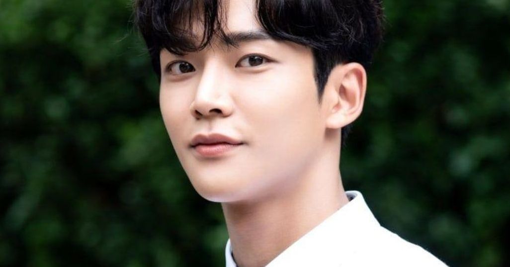 The Only 10 Male K-Pop Idols To Be 190cm (6'3") Or Taller - Koreaboo