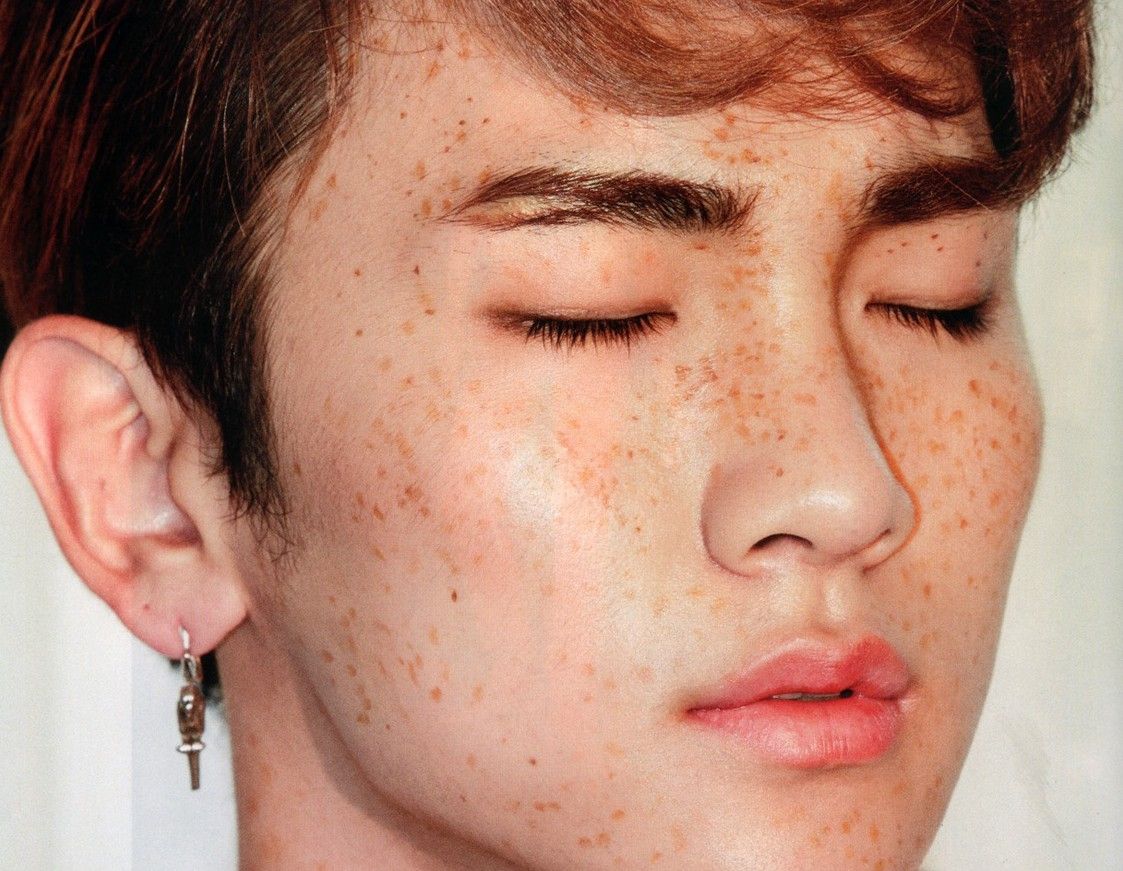 10 Idols Who Look Stunning With Freckles