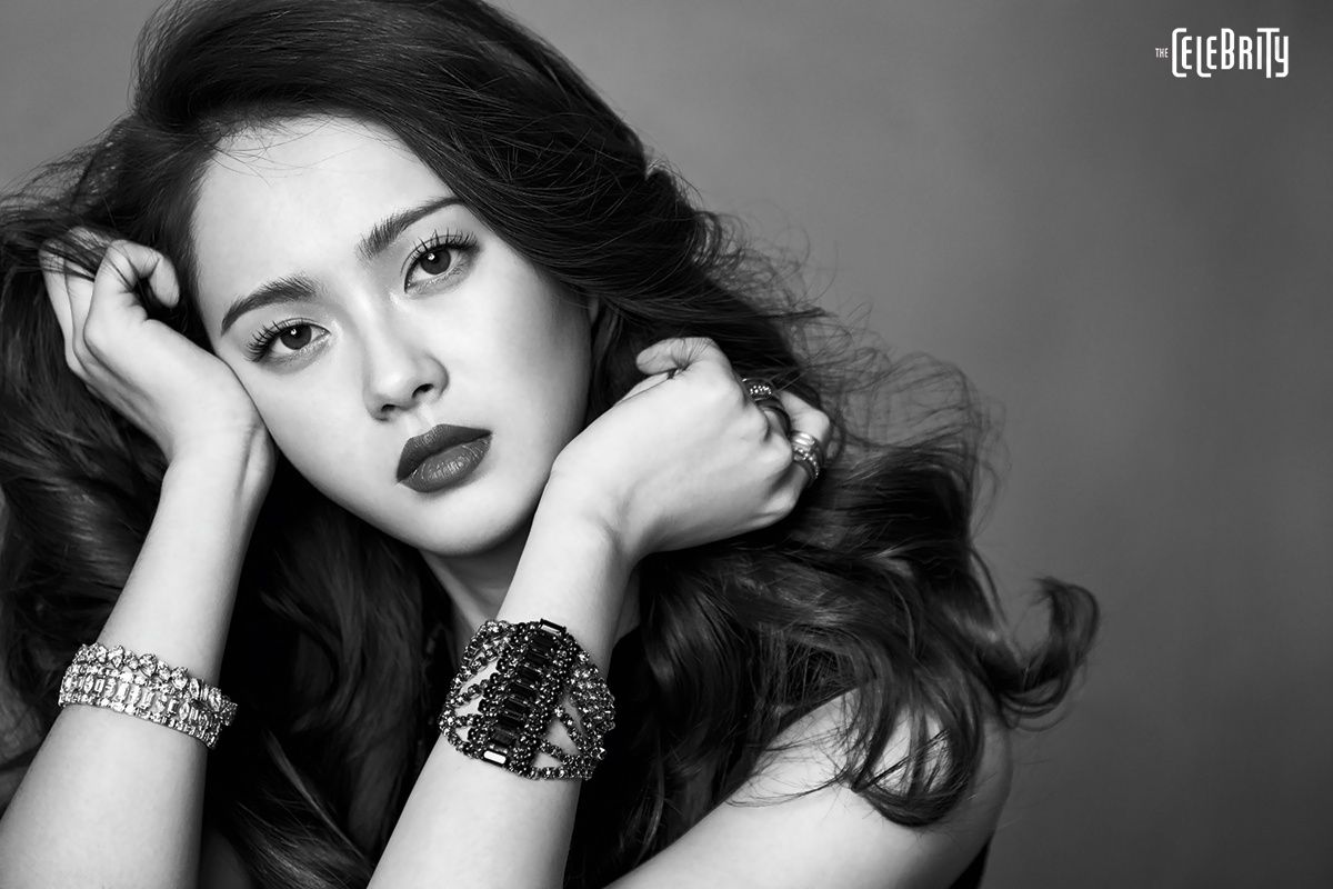 Go Ara Radiates Beauty As The Cover Model Of The Celebritys February