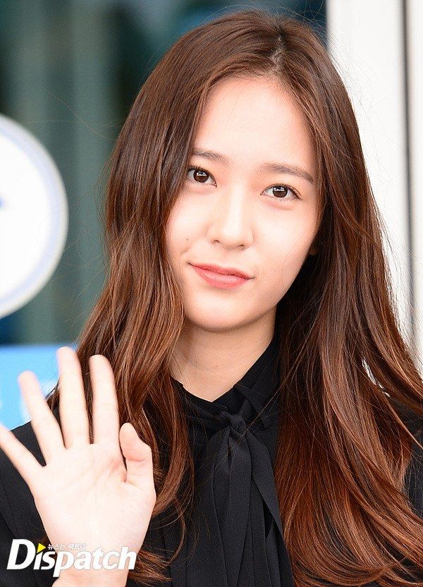 2NE1's Dara and f(x)'s Krystal fly to Milan in style - Koreaboo