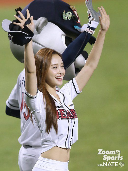 This Beautiful Korean Girl Is Going Viral After Her Sexy Baseball Pitch Koreaboo