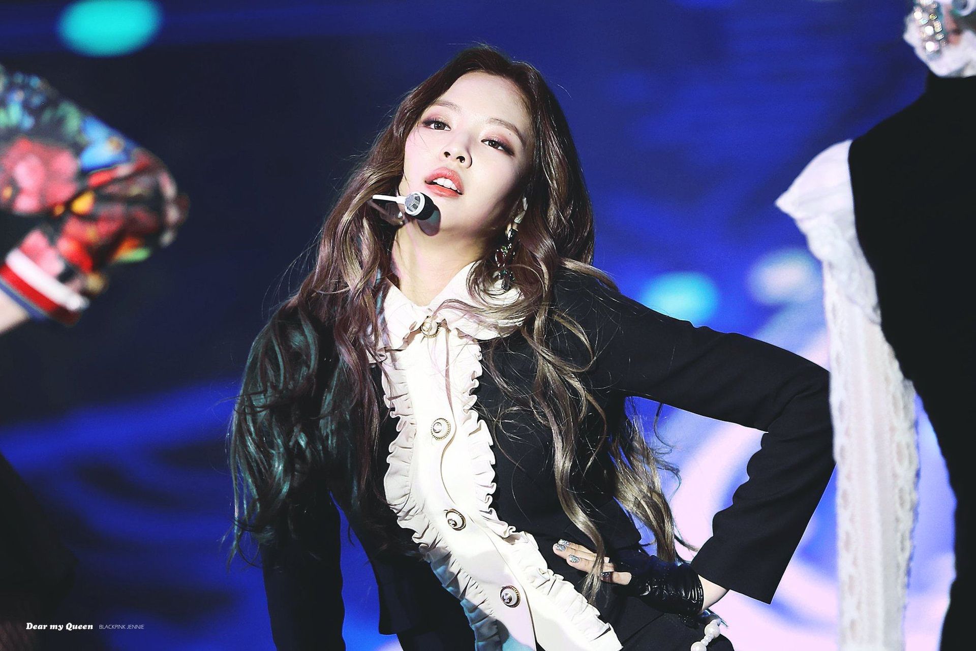 7 Photos of Jennie’s Classy and Sexy Stage Outfit - Koreaboo