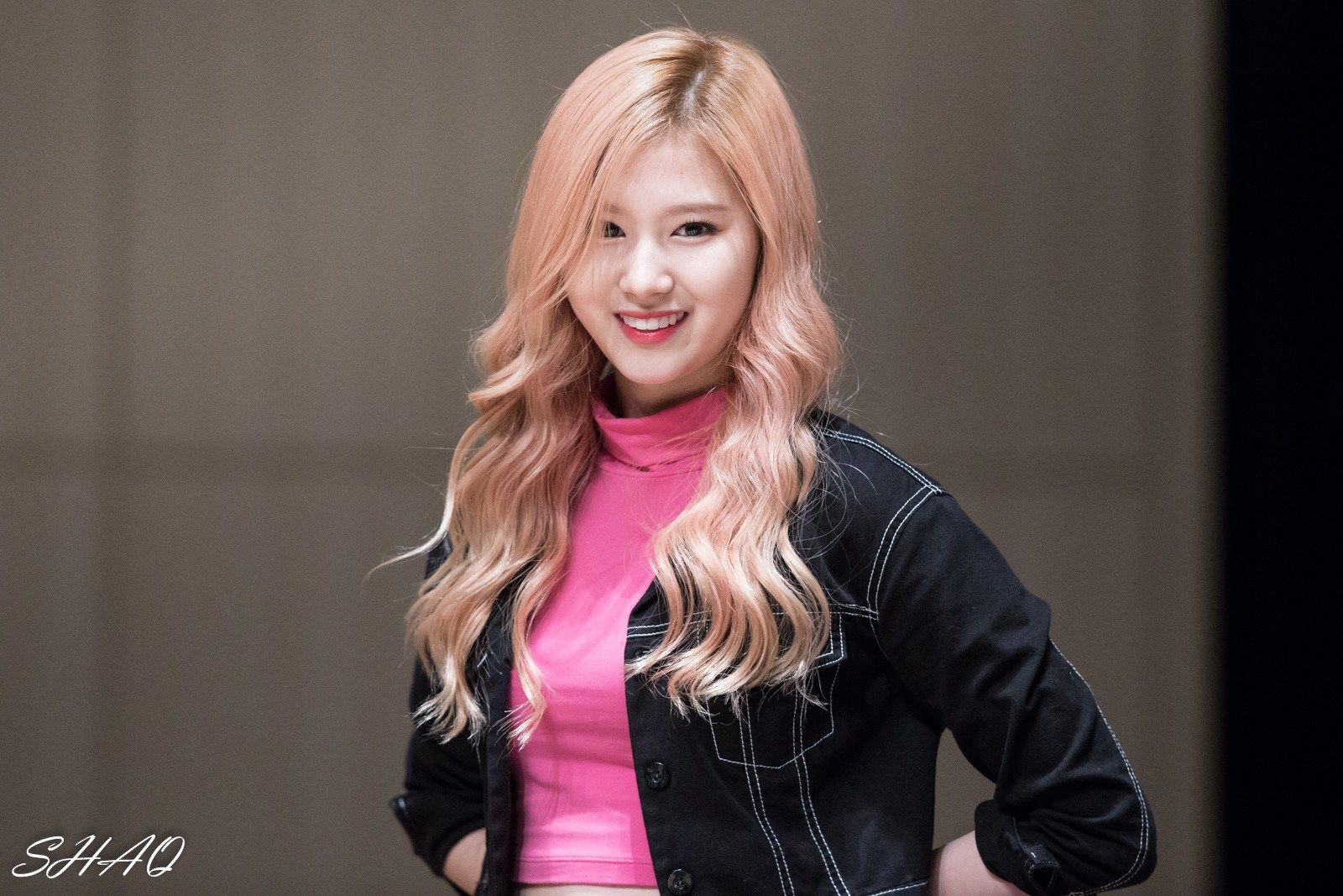 Koreans are impressed with how small TWICE Sana’s face is - Koreaboo