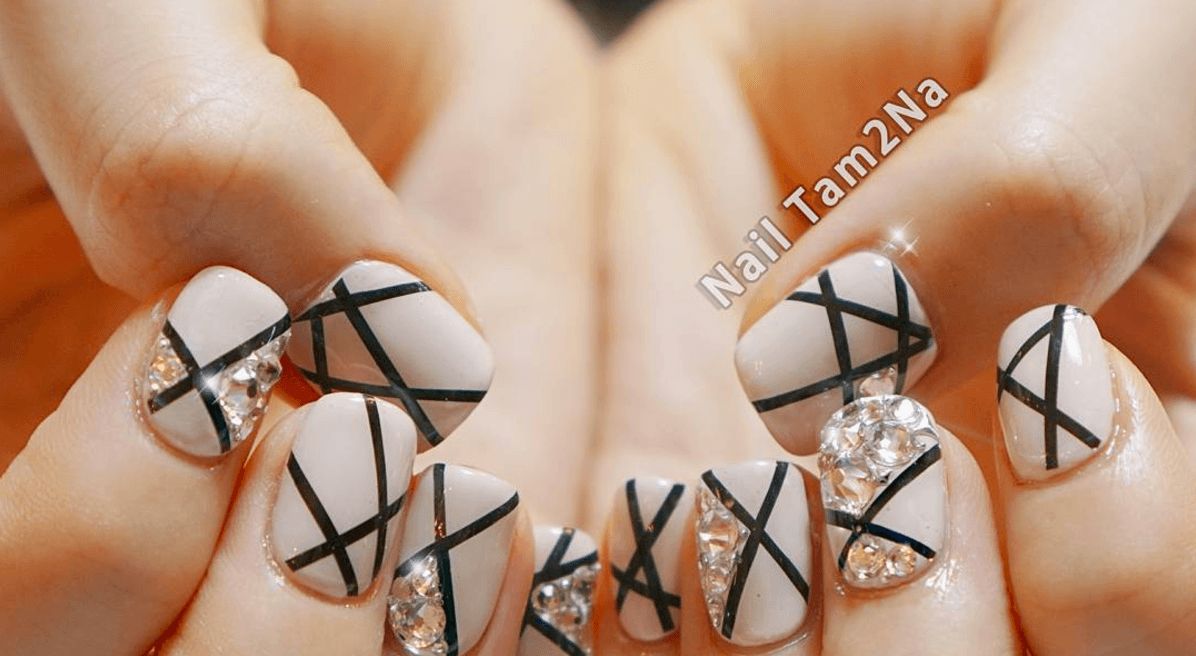 Geometric triangle Toes Fake Nails Silver