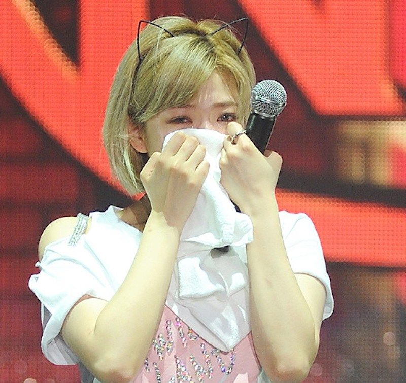 jungyeon-started-crying-after-twice-s-concert-in-thailand-koreaboo