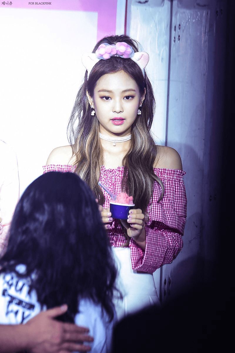 BLACKPINK Jennie and Rosé's latest Fan Sign looks have fans falling for ...