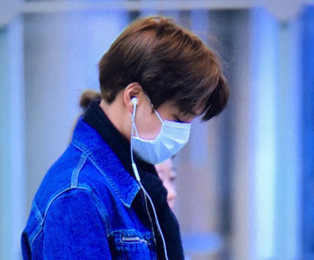 Kai Escapes His Own Body Guard Just For His Fans - Koreaboo