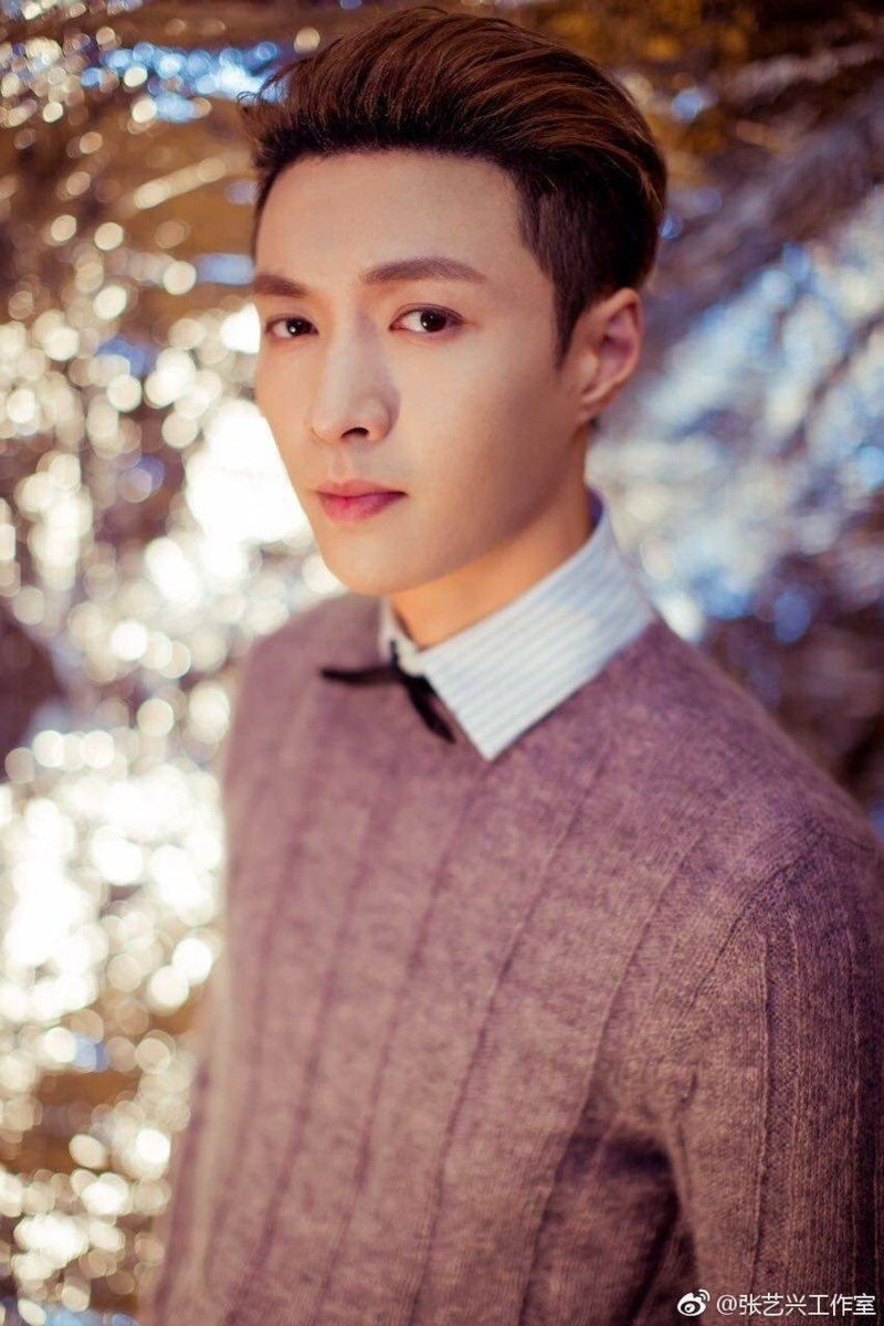 Lay Looked Like A Romantic Prince Ready To Sweep You Off Your Feet At