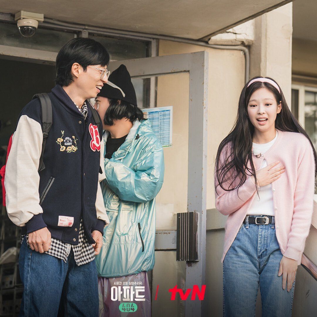 Yoo Jae Suk (left) and BLACKPINK's Jennie (right)