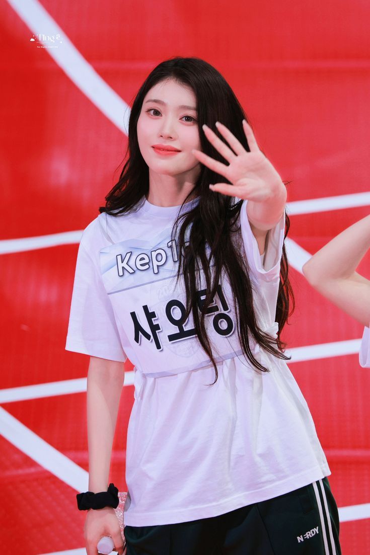 4th Gen K Pop Idol Stuns While Maintaining Her Visuals Amid 2024 ISAC 4th-gen-k-pop-idol-stuns-while-maintaining-her-visuals-amid-2024-isac