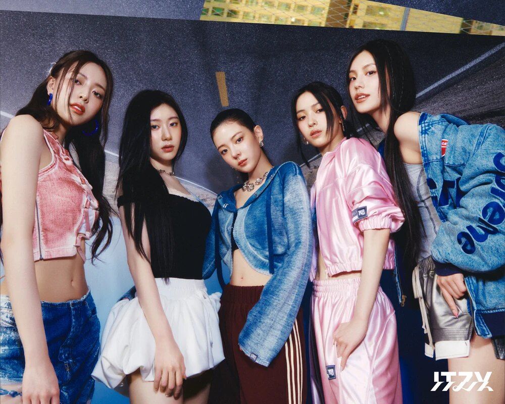 ITZY_Gold_group_concept_photo_7