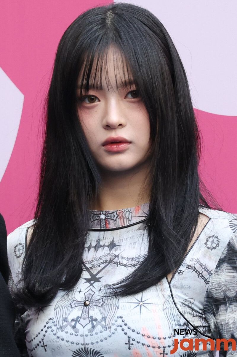 New Jeans' Hanni Reported As An Illegal Immigrant — Immigration Office Promises Action 2 240201-New-Jeans-Hanni-2024-F-W-Seoul-Fashion-Week-documents-1(3)