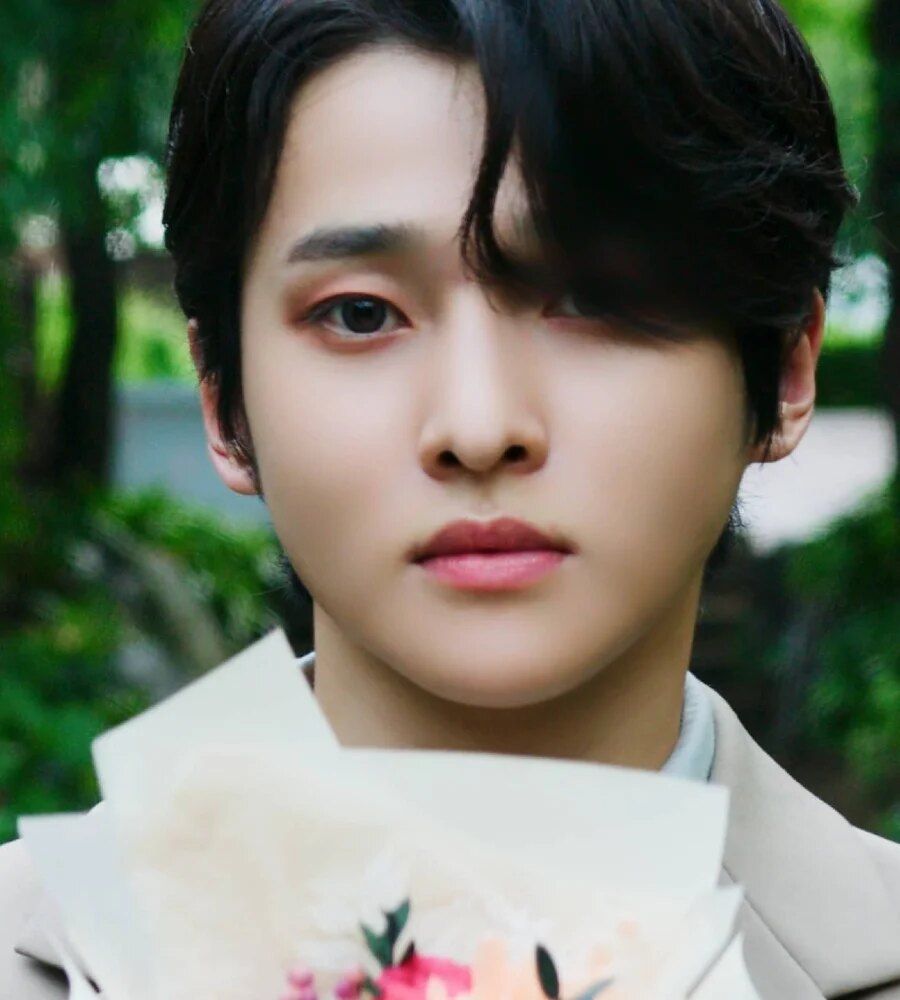 30+ K-Pop Idols Scheduled For Military Discharge In 2025 13 Seongri-fullBodyPicture