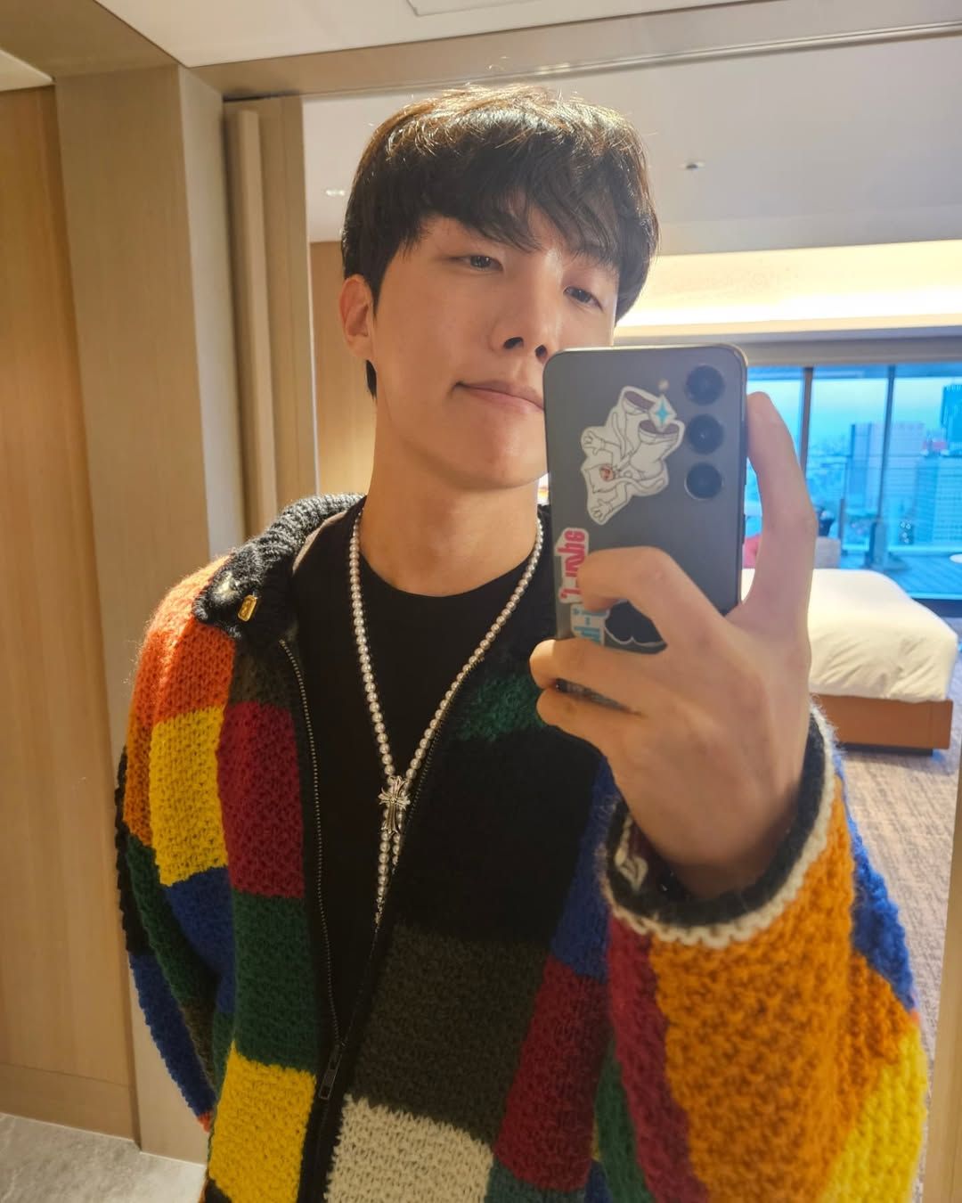Unexpected Two-Shot Of BTS's J-Hope And BLACKPINK's Rosé Becomes A Hot Topic 4 Snapinst.app_470894275_2033001040537147_1603530908416978303_n_1080