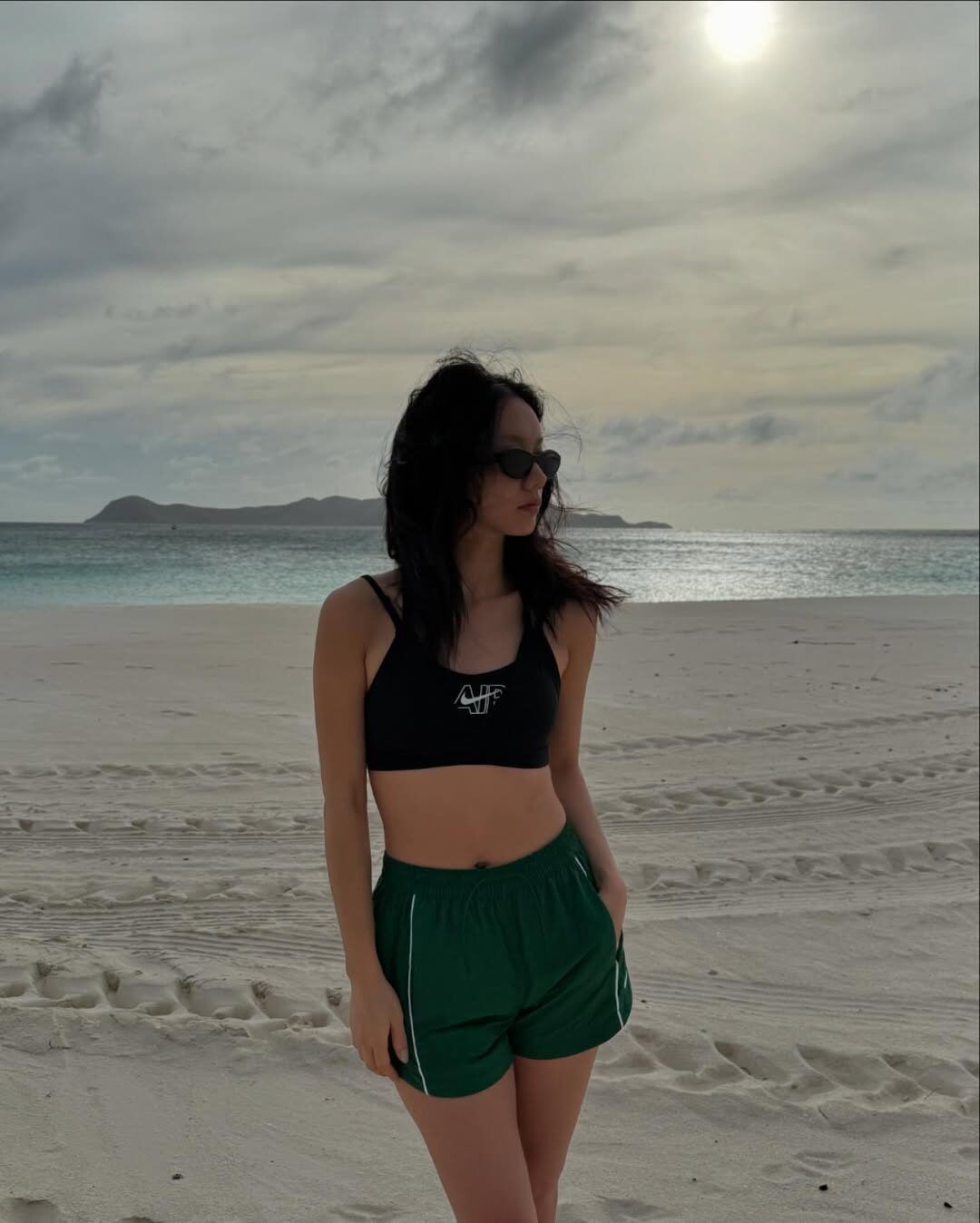 Hyeri Flexes Her Sexy Beach Body In New Post 5 hyeri_0609