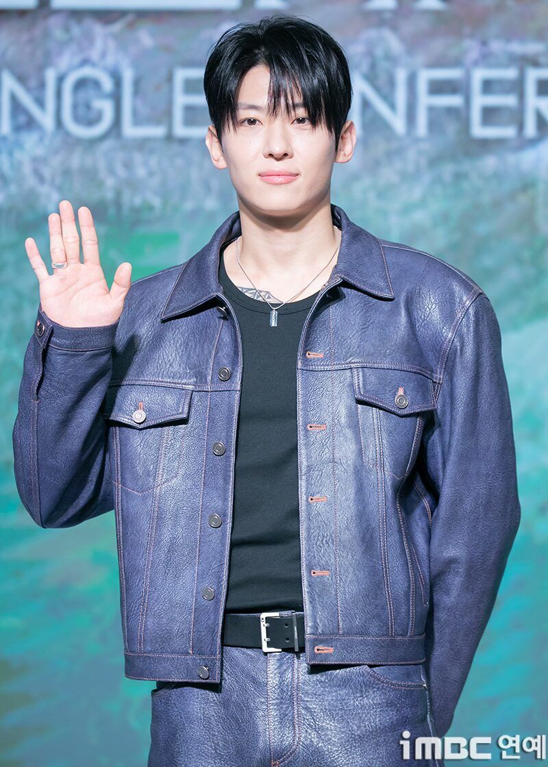 Dex Shocks With Questionable Styling At The "Single's Inferno 4" Press Conference 8 image (2)