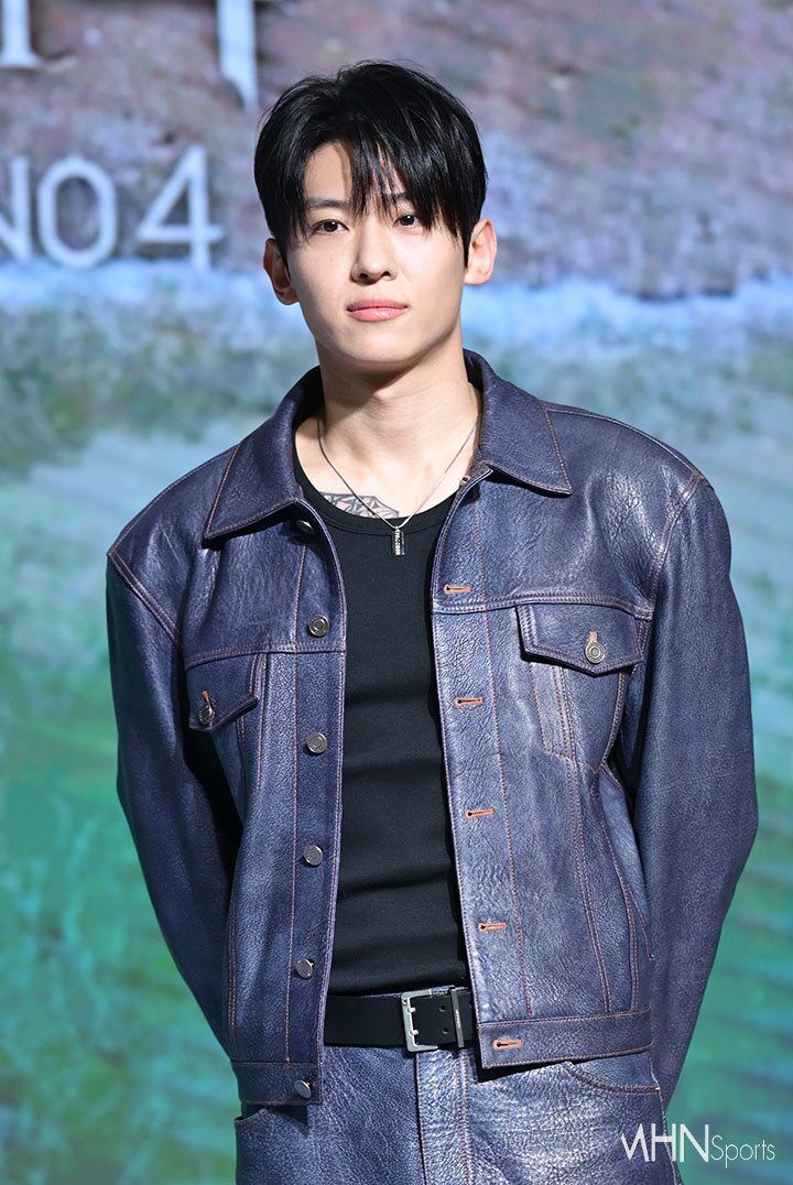 Dex Shocks With Questionable Styling At The "Single's Inferno 4" Press Conference 12 image (5)
