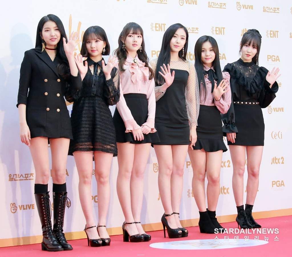 Here Are The Top 12 Most Stunning Red Carpet Looks From GFRIEND - Koreaboo