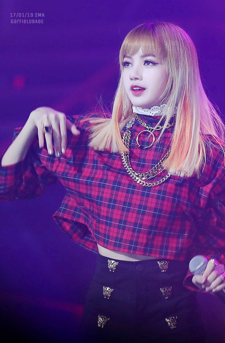 Times Blackpink S Lisa Slayed In The Prettiest Stage Outfits Koreaboo