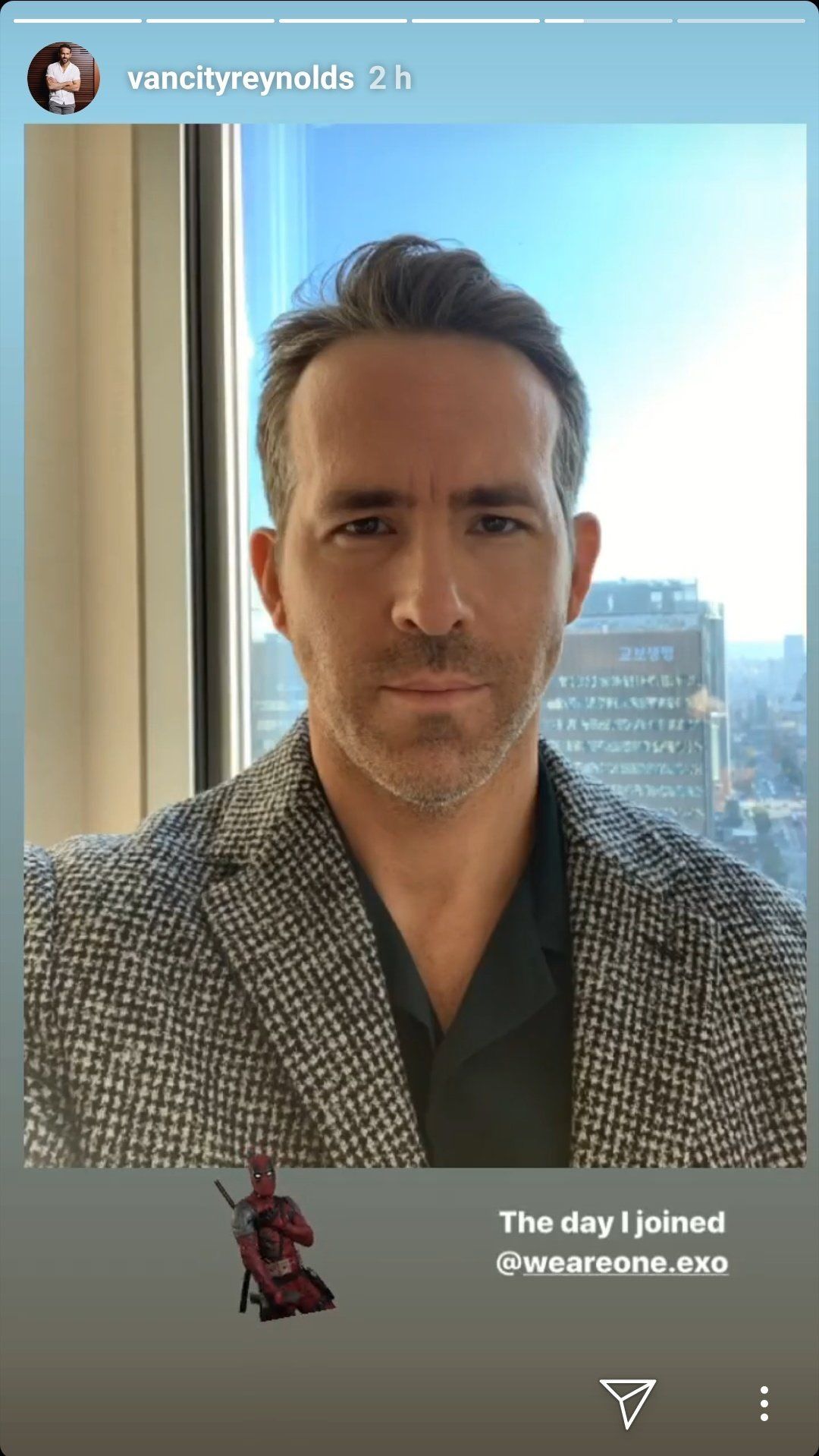 Just A Reminder: Ryan Reynolds Is An Honorary Member Of EXO - Koreaboo