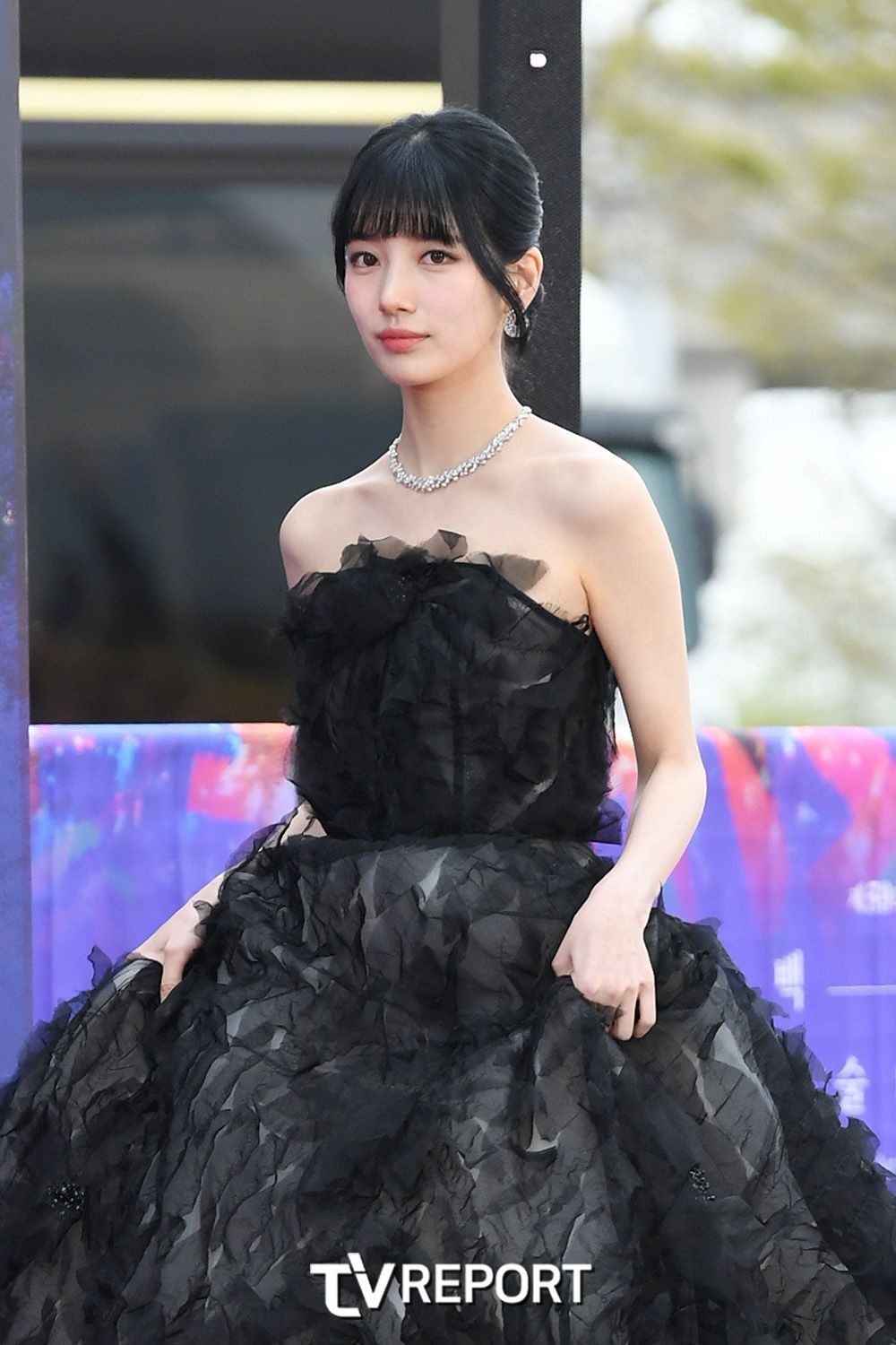 Suzy Steals The Spotlight At The "2023 Baeksang Arts Awards" With Her Elegant DollLike Beauty