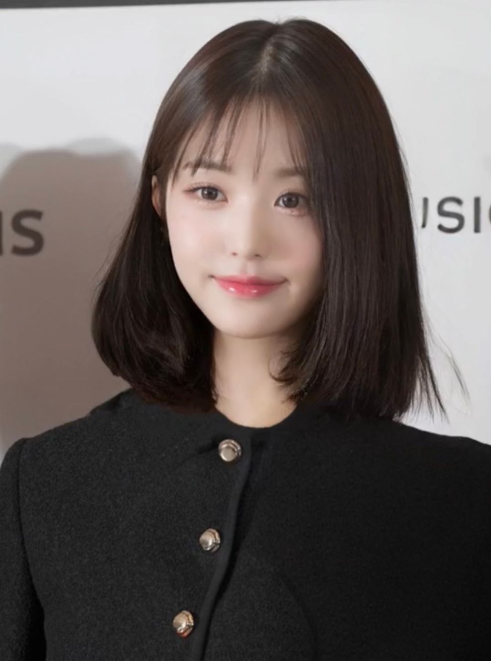 A Fan Photoshops IVE's Jang Wonyoung With Bangs And Short Hair And The ...