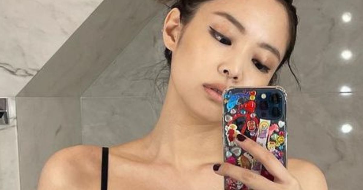 Is That A Six-Pack? — BLACKPINK's Jennie Stuns With Snatched Waist And  Abs In New Advertisement - Koreaboo