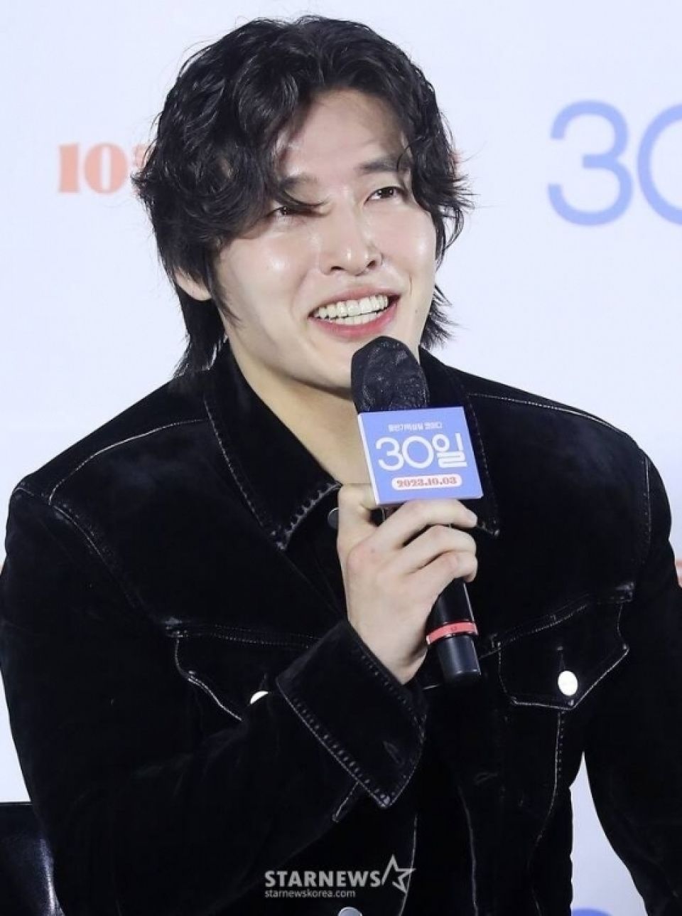 Why Kang Ha Neul Doesn’t Like Being Called An Actor - Koreaboo