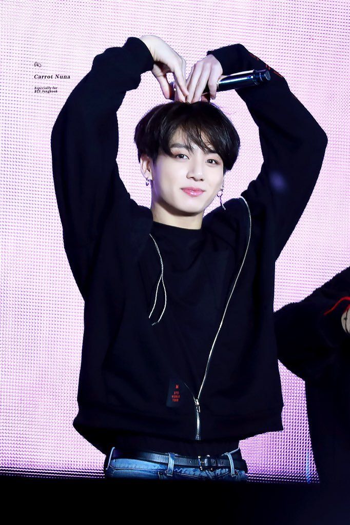 BTS's Jungkook Went Out Of His Way To Greet Fans With A Respectful Bow ...