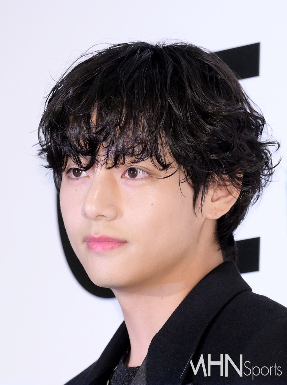 bts-s-v-earned-6-billion-krw-as-advertisement-fee-before-enlistment