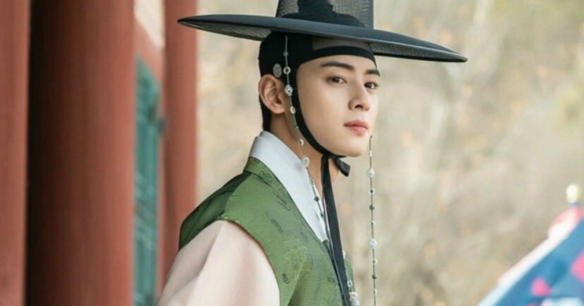 ASTRO s Eunwoo Looks Royal AF In His Hanbok Outfits For The K