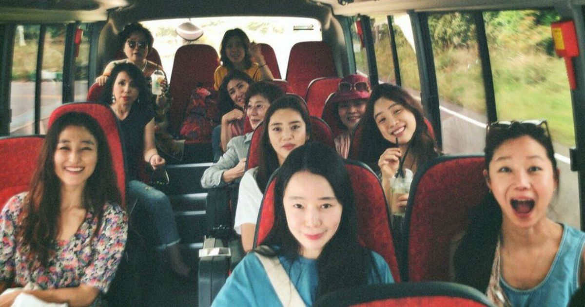 BFFs Son Dam Bi, Jung Ryeo Won And Gong Hyo Jin Go On Vacation With All Their Mothers Koreaboo