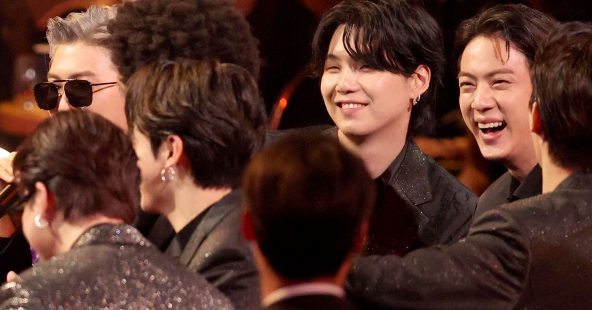 Grammys Host Trevor Noah Spoke Korean In Front Of Bts And Their Reactions Were Divided