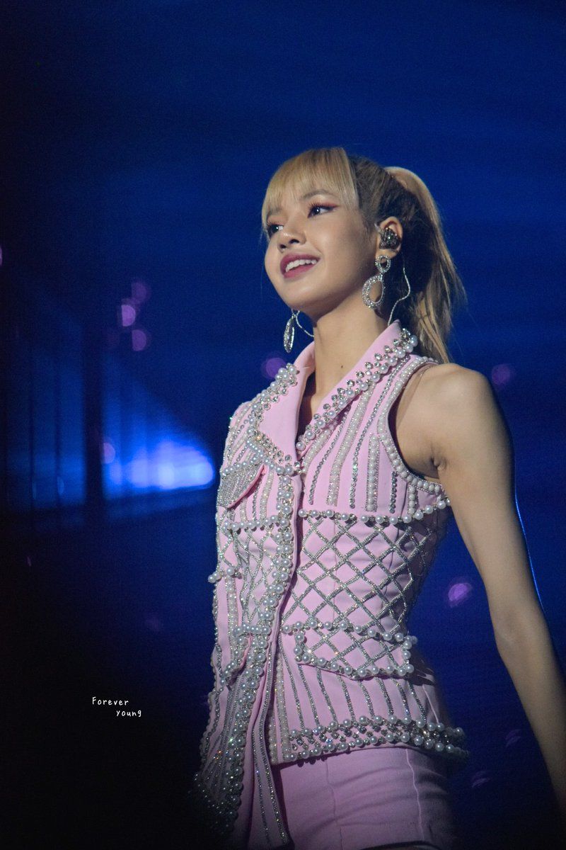 Times Blackpink S Lisa Blinded Us With Her Beauty Koreaboo