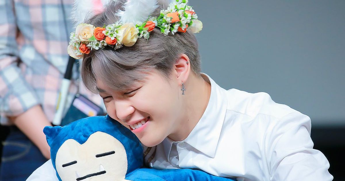 Anything That Comes Into BTS Jimin’s Hands Instantly Becomes Precious ...