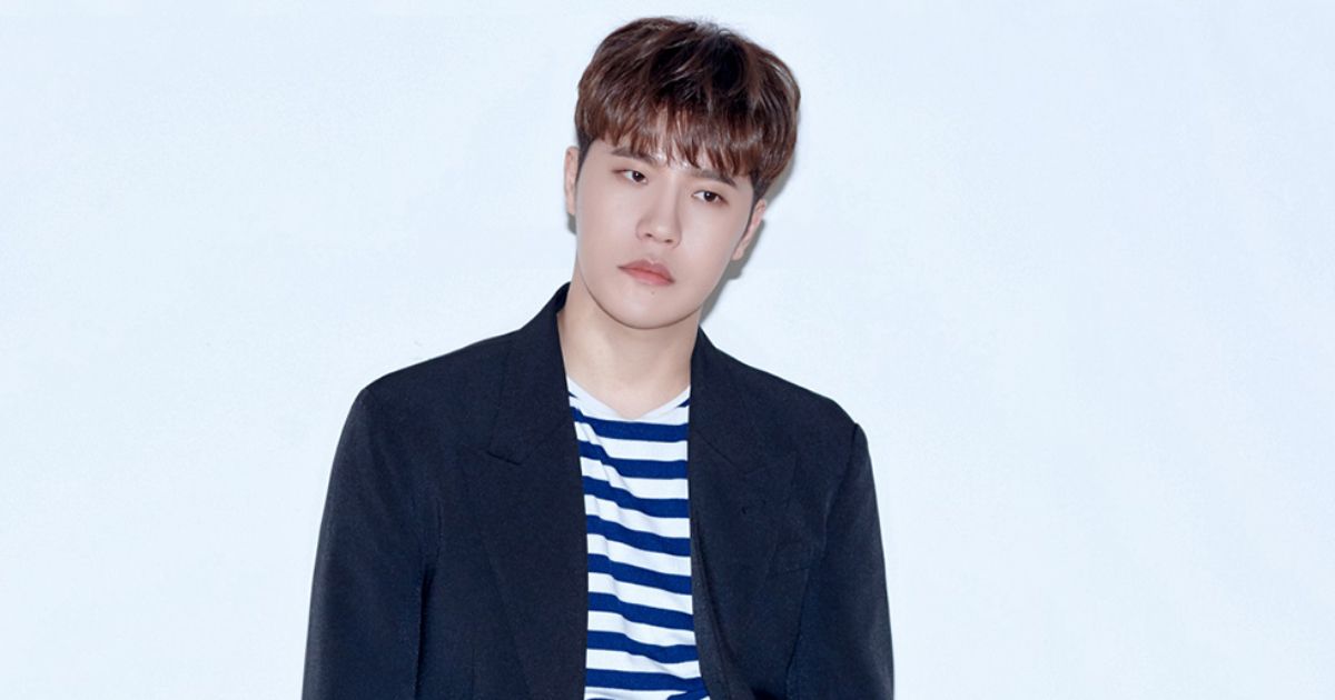 Singer Lee Hyun Renews Contract With Big Hit Entertainment Koreaboo