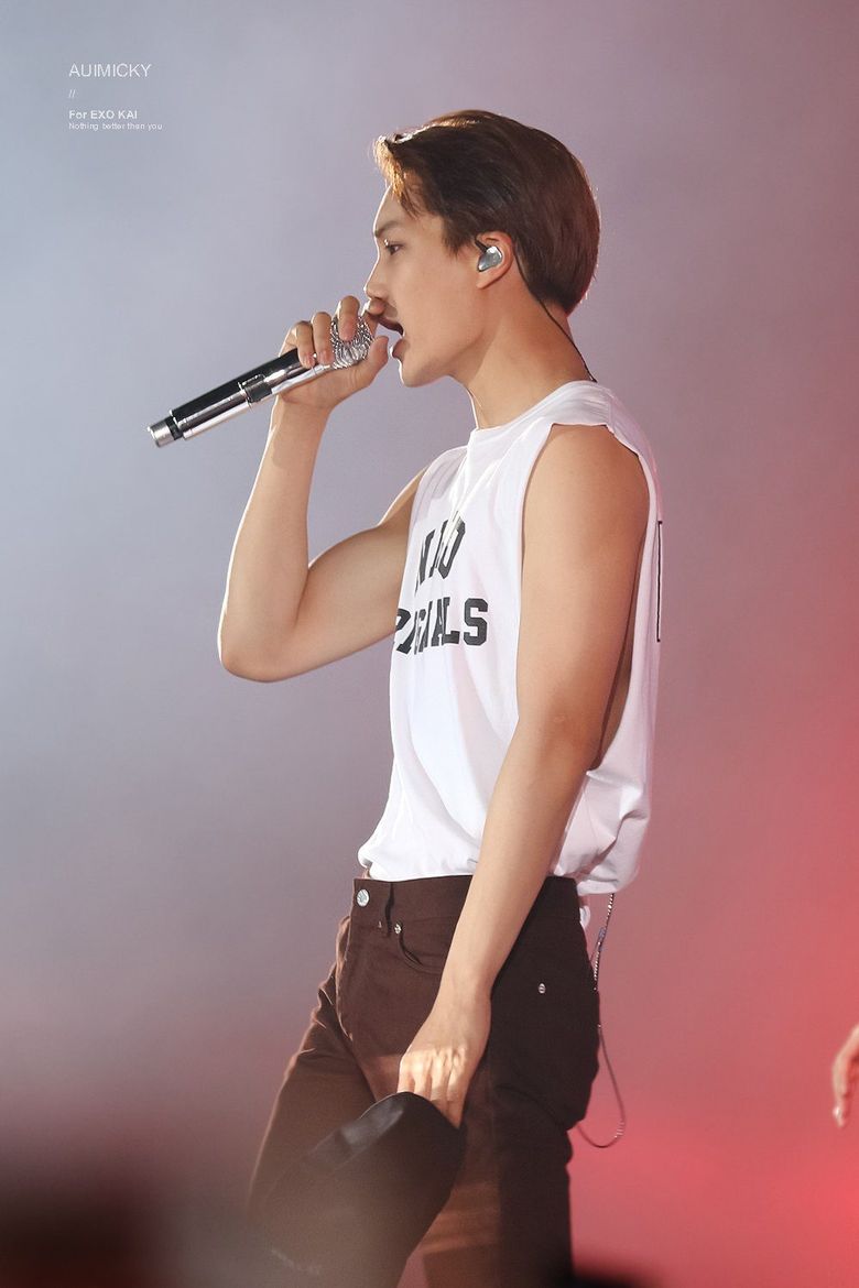 EXO Kai Shocks Fans With How Freaking Buff He's Gotten - Koreaboo