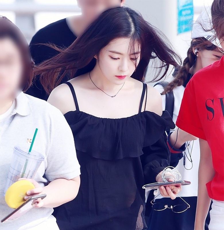 10+ Photos Of Irene Wearing Dresses That Revealed Her Bare Shoulders ...