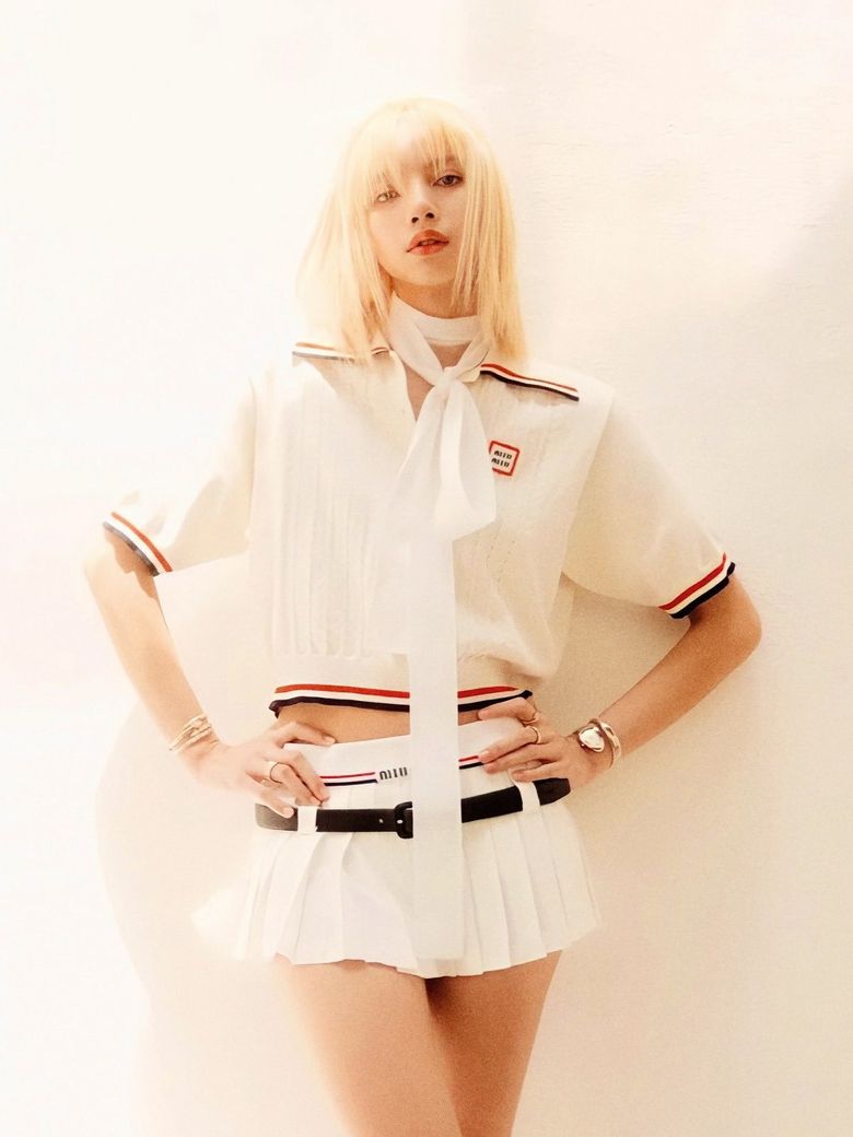 BLACKPINK's Lisa And LE SSERAFIM's Yunjin Wore The Same Mini Skirt But ...