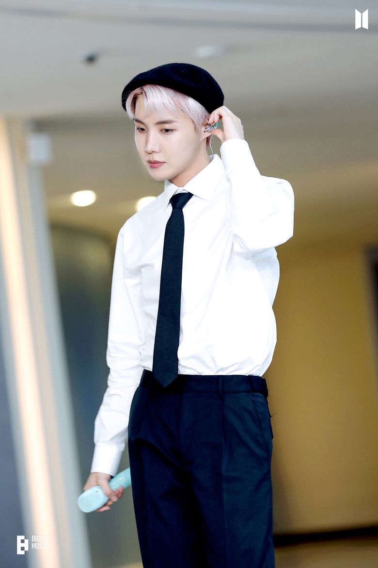 20+ New HD Photos Of BTS Radiating Sexy CEO Vibes In Suits During Their ...