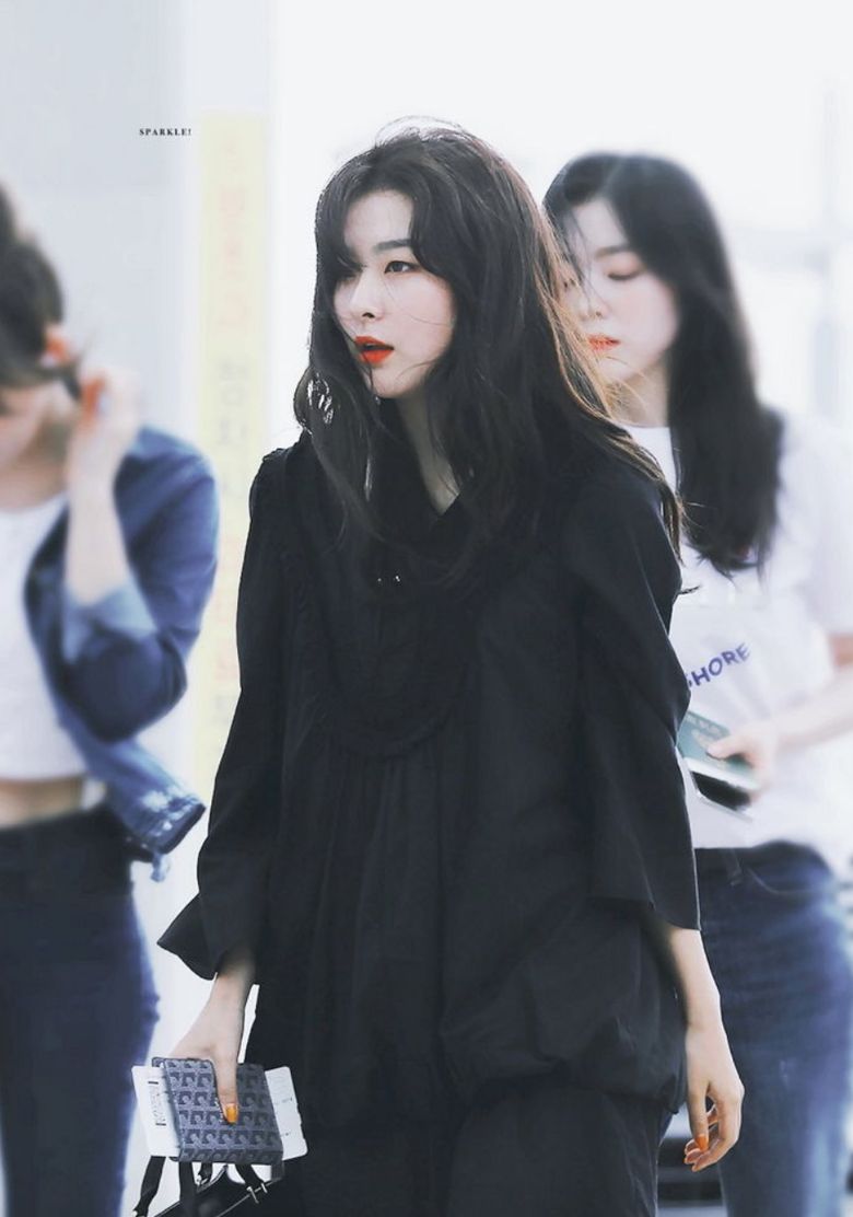 Red Velvet's Seulgi in All Black Could Very Well Be Her Best Look Yet ...