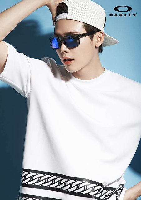 Lee Jong Suk Oakley 2015