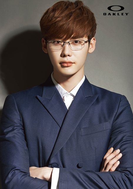 Lee Jong Suk Oakley 2015