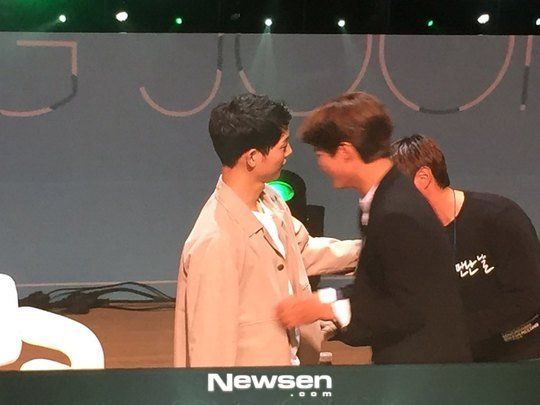 Image: Song Joong Ki Fan Meeting 2016 / Newsen