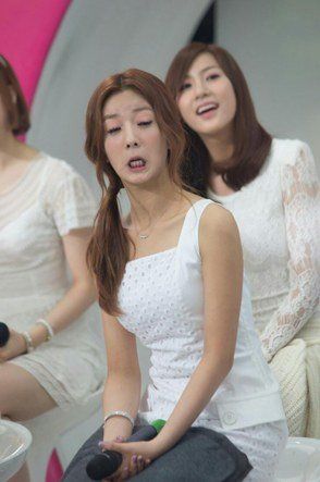 APink's Bomi (Silly photos)/ Pann