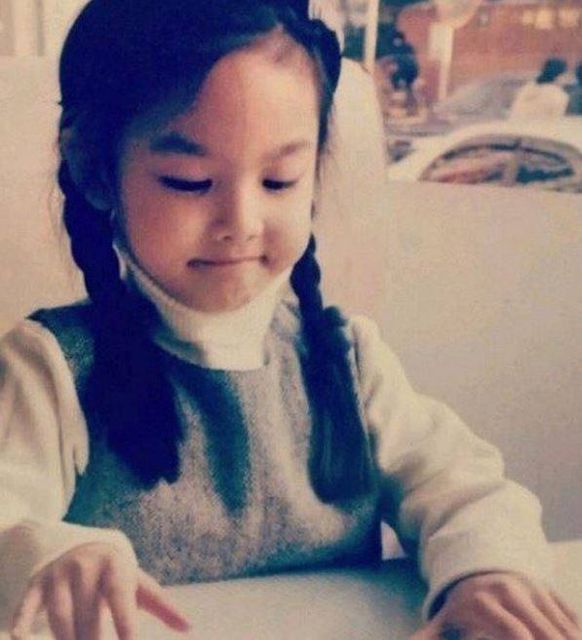 TWICE's Nayeon (Childhood photo)/ Dispatch