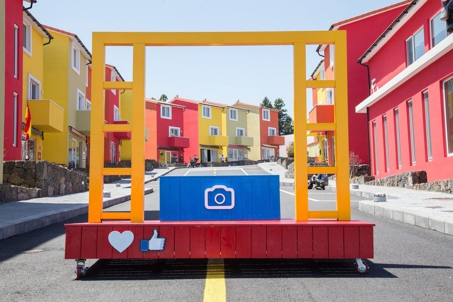 Main entrance and street of Jeju Island's Swiss Village. / Dispatch