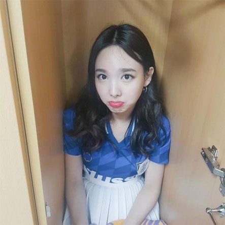 Twice Nayeon- Eldest members that look like makanes/ Pann