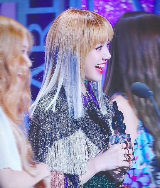 9 Times BLACKPINK Lisa Changed Her Hairstyle Since Debut